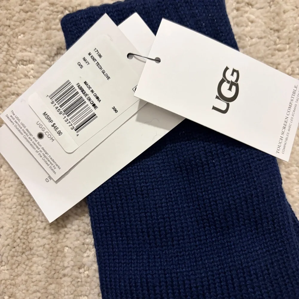 UGG knit Navy tech wool blend Gloves brand NEW